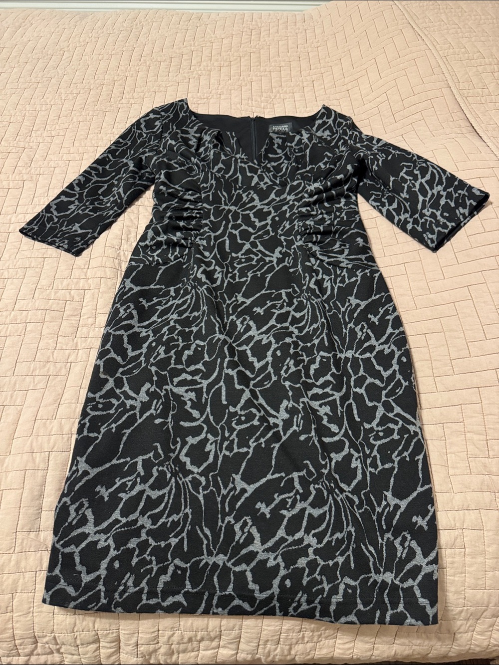 Adrianna Papell Black Dress with Gray Abstract Floral Pattern size 8P